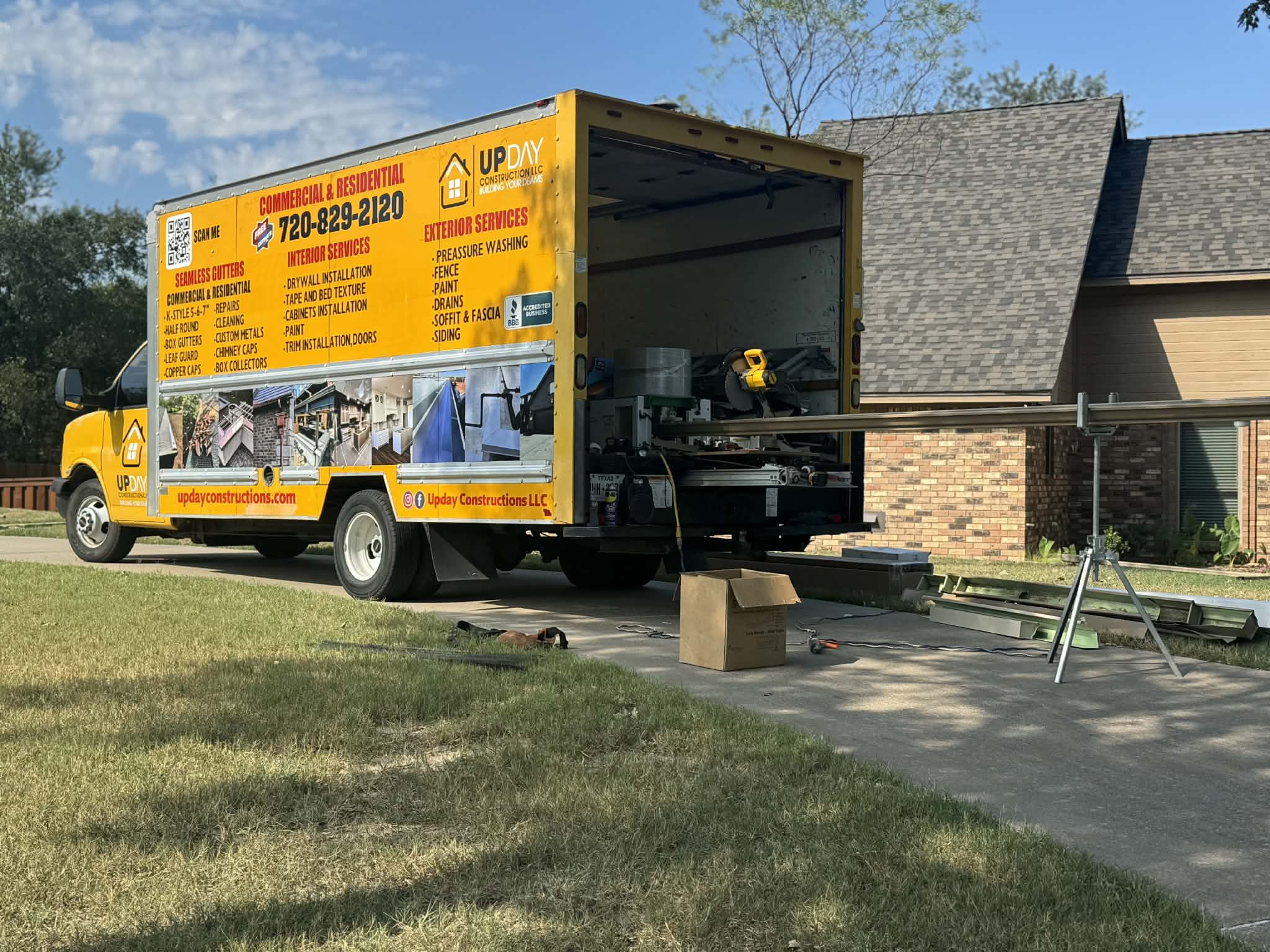 upday-truck-on-site-seamless-gutters